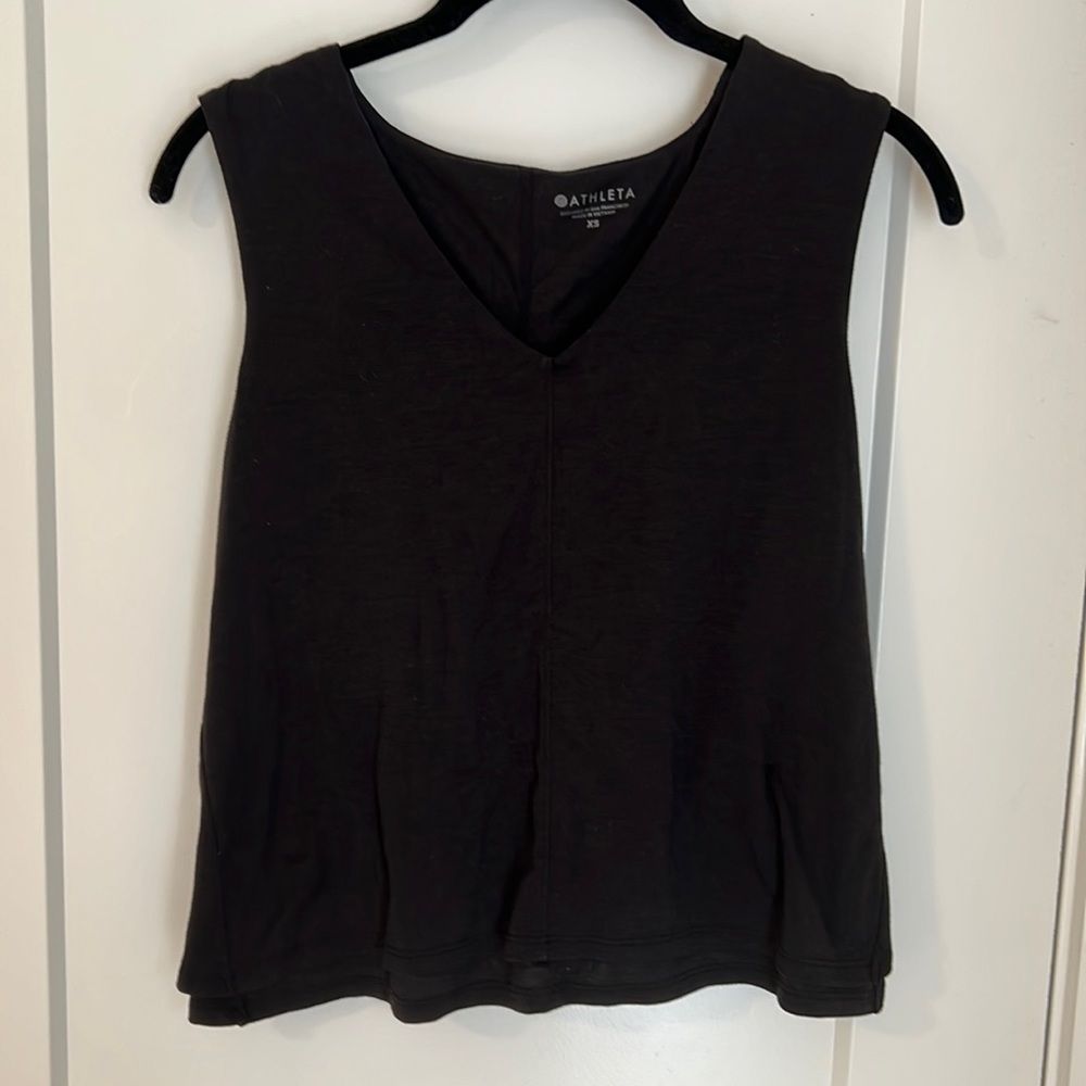 Athleta crop top vneck